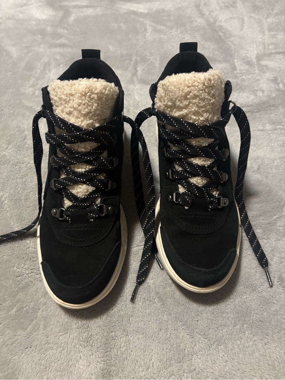Sorel Black Lace-Up Boots with Cream Shearling Collar